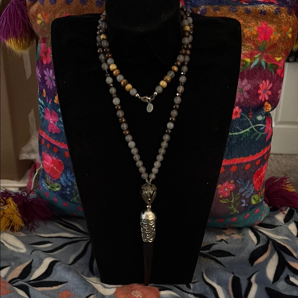 Fabulina Glass Necklace with Silver and Black Horn Pendant